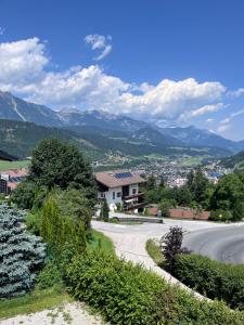 a road in a village with mountains in the background at Apartment Alpenperle in Schladming
