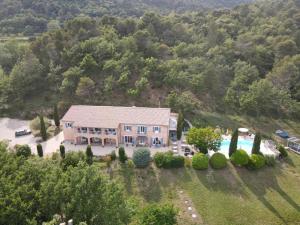 an aerial view of a house with a pool at HOTEL LE MAS D'HèLèNE in Crestet