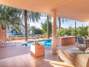 Πισίνα στο ή κοντά στο Joouvacations Villa Pani