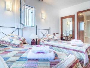 Ένα ή περισσότερα κρεβάτια σε δωμάτιο στο Joouvacations Villa Pani +17 φωτογραφίες