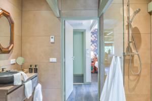 a bathroom with a shower and a sink at Hotel Frederiksoord in Frederiksoord