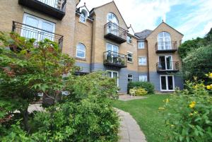 Сад в Lord Raglan House Apartments 2BR with Parking