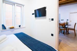 TV a/nebo společenská místnost v ubytování Apartments Allegra