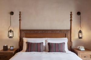 Al Seef Heritage Hotel Dubai, Curio Collection by Hilton客房内的一张或多张床位