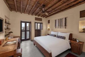 Al Seef Heritage Hotel Dubai, Curio Collection by Hilton客房内的一张或多张床位