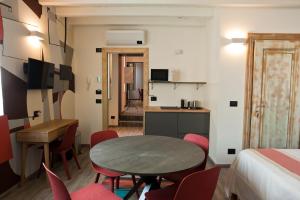 Kuchyň nebo kuchyňský kout v ubytování ANNAMA Coliving