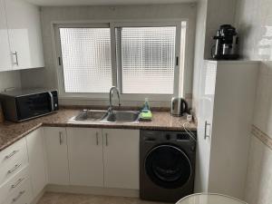 Dapur atau dapur kecil di Nuevo Apartamento Elegante Gandia +22 gambar