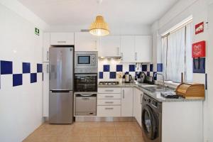 Η κουζίνα ή μικρή κουζίνα στο Formosa Bay 144 +13 φωτογραφίες