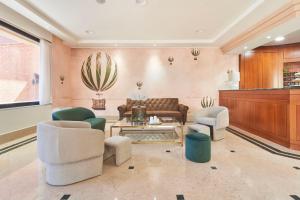 Posezení v ubytování Hotel Cyrano