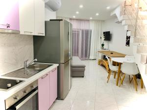 Nhà bếp/bếp nhỏ tại Legacy apartment with jacuzzi