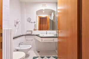 Koupelna v ubytování Hotel Cyrano