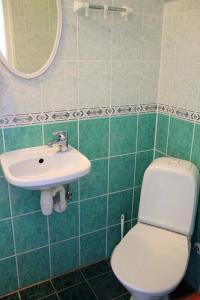 Koupelna v ubytování Rivaal Guesthouse-Cafe + 31 fotografií