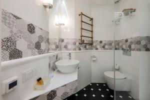 Łazienka w obiekcie Apartamenty Podwale