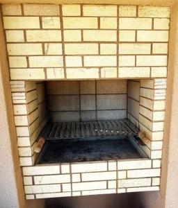 Gril dostupný pro hosty v apartmánu