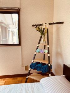 a room with a ladder with a vase on it at Shonan no Oka no Villa - Vacation STAY 24987v in Fujisawa