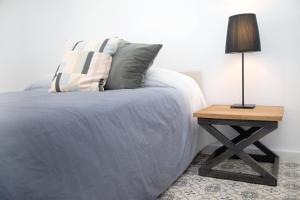 A bed or beds in a room at Marqués de Cádiz Suite Jerez Centro