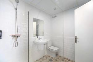 A bathroom at Marqués de Cádiz Suite Jerez Centro
