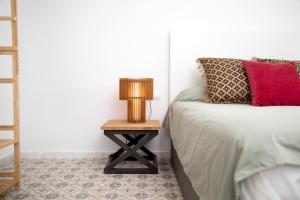 A bed or beds in a room at Marqués de Cádiz Suite Jerez Centro