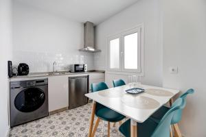 A kitchen or kitchenette at Marqués de Cádiz Suite Jerez Centro
