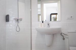 A bathroom at Marqués de Cádiz Suite Jerez Centro