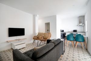 A television and/or entertainment centre at Marqués de Cádiz Suite Jerez Centro