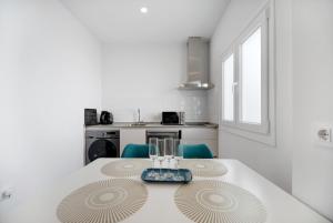 A kitchen or kitchenette at Marqués de Cádiz Suite Jerez Centro