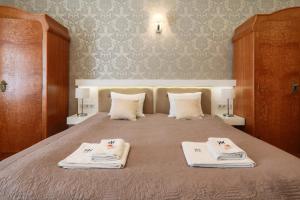 Łóżko lub łóżka w pokoju w obiekcie Apartamenty Podwale