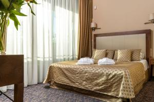 Postel nebo postele na pokoji v ubytování Grand SPA Lietuva Hotel Druskininkai