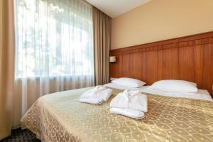 Postel nebo postele na pokoji v ubytování Grand SPA Lietuva Hotel Druskininkai