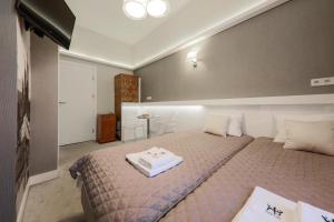 Łóżko lub łóżka w pokoju w obiekcie Apartamenty Podwale