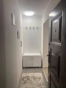 Ένα μπάνιο στο Comfort Apartment in Prishtina