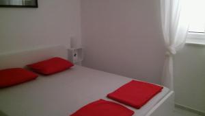 Postel nebo postele na pokoji v ubytování Apartmani Vrančić