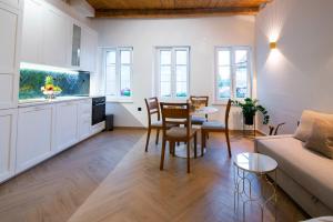 Kuchyň nebo kuchyňský kout v ubytování Apartments Allegra