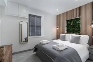 Ένα ή περισσότερα κρεβάτια σε δωμάτιο στο Stunning new 1 bed apartment in Marazion.