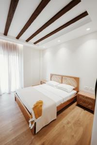 a bedroom with a large bed in a room at Villa Escape 21 in Durrës