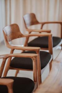 a row of wooden chairs sitting next to each other at Villa Escape 21 in Durrës