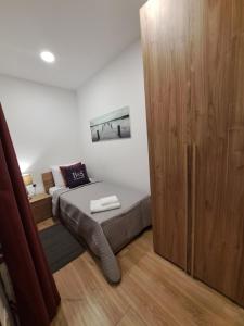 Letto o letti in una camera di B&S Accommodation Seafront Duplex Penthouse Marsascala, Malta