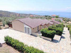 a row of houses with the ocean in the background at Aeon Retreat in Rovies