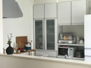 A cozinha ou cozinha compacta de 空港まで車で15分〜ビーチまで徒歩1分〜海沿いの野鶴居