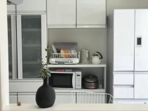 A cozinha ou cozinha compacta de 空港まで車で15分〜ビーチまで徒歩1分〜海沿いの野鶴居