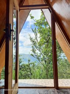 a window in a room with a view of the mountains at Croods farm house in Kodaikānāl