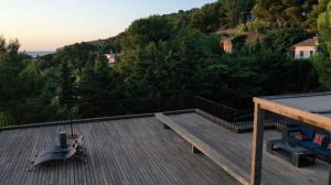 a deck with a bench on top of a house at Chappert-gaujal in Leucate