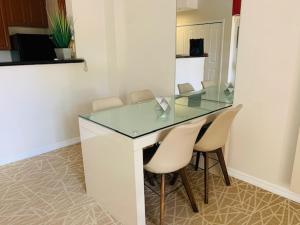 a glass counter in a room with chairs around it at Amazing 1 Bedroom Resort 2 miles from Universal in Orlando