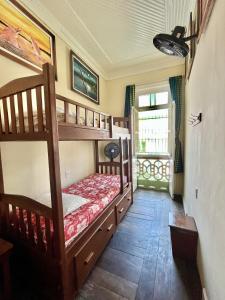 a bedroom with two bunk beds in a room at Hostel Manaus ll in Manaus