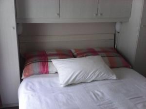 Tempat tidur dalam kamar di Apartmani Bepo