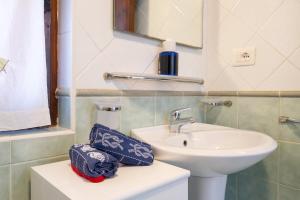 Ένα μπάνιο στο CASA DELL'AMMIRAGLIO +24 φωτογραφίες