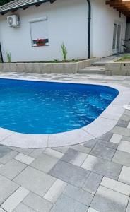 Πισίνα στο ή κοντά στο White Luxury Cottage- Mátrai Vadászház 4