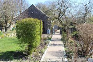 Un jardín fuera de Peak District Old Forge In Over Haddon