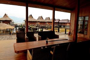 Galeriebild der Unterkunft Shwe Inn Tha Floating Resort in Ywama