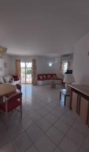 a large living room with a large tiled floor at Albufeira - Casa Balaia Resort in Albufeira